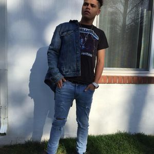 Meet your Posher, Lewis